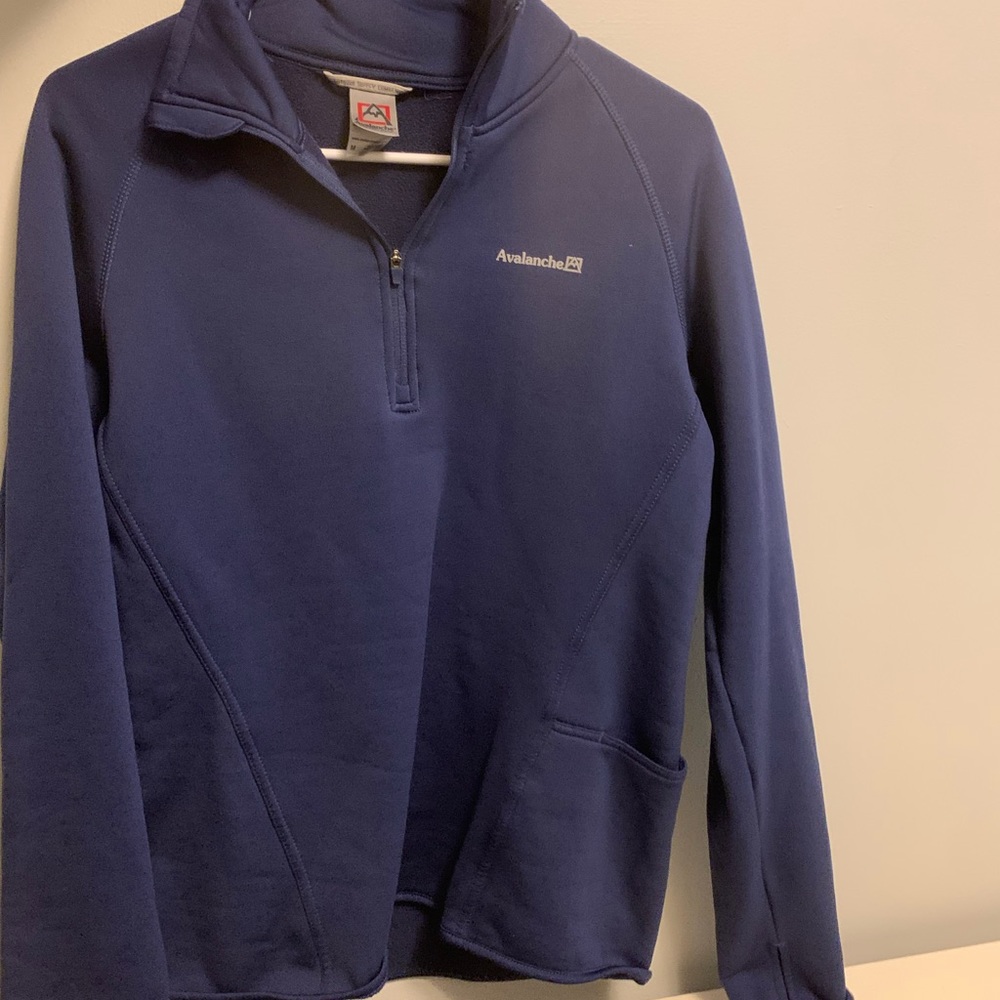 avalanche quarter zip. worn once. good condition navy blue